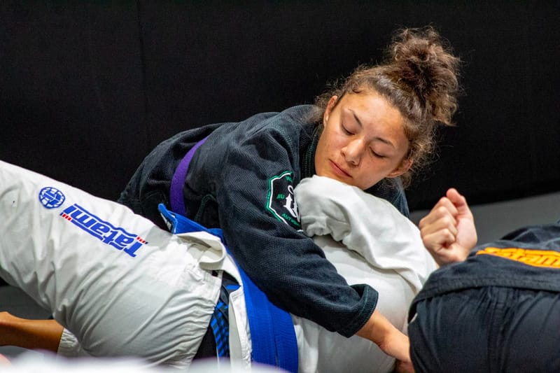 A woman controlling a partner from side control